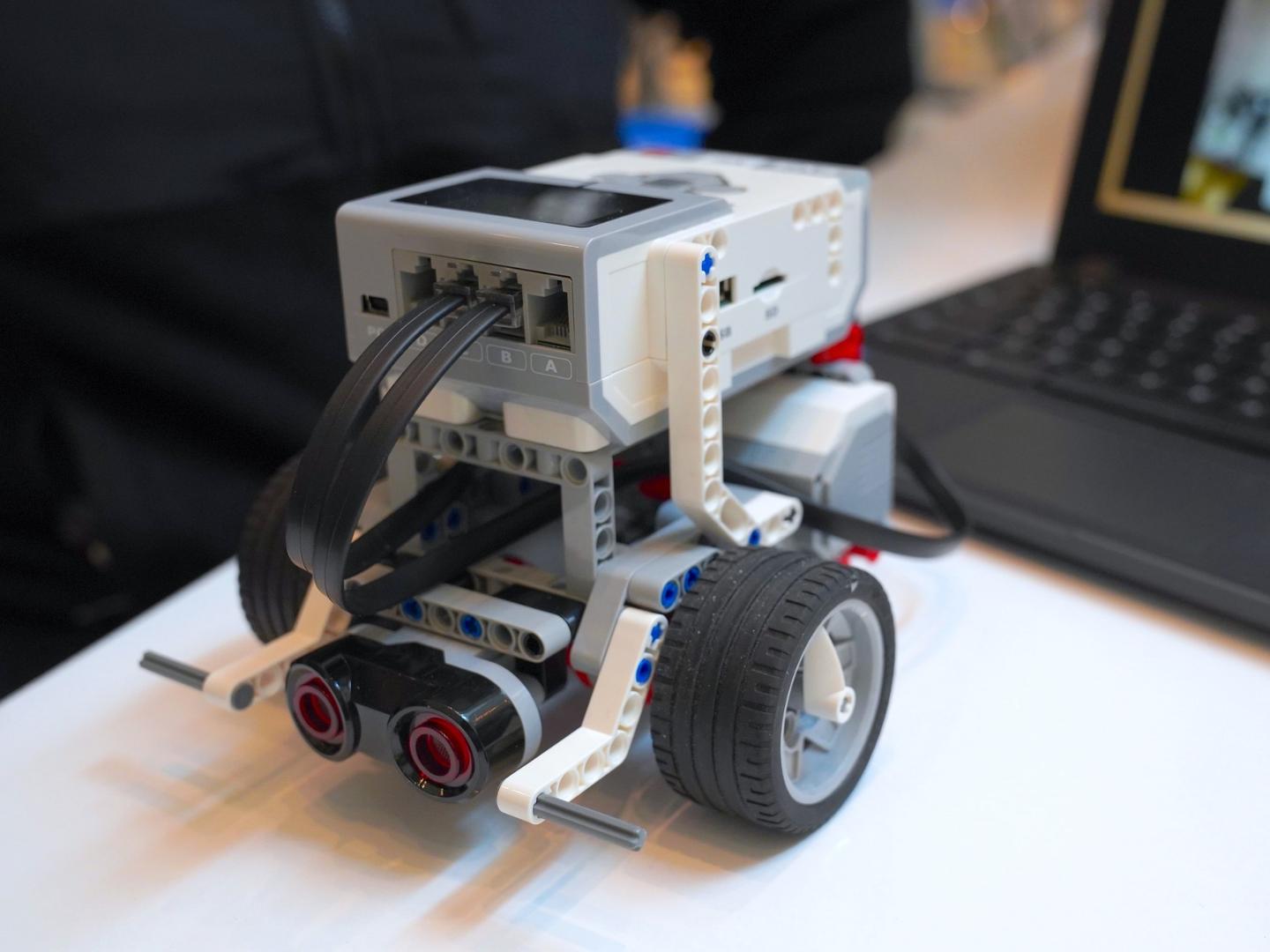 Lego lernt laufen - Roboter bauen